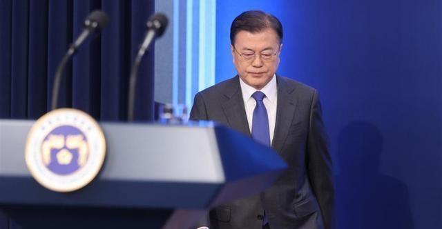 Korean prosecutors summoned former president Moon J